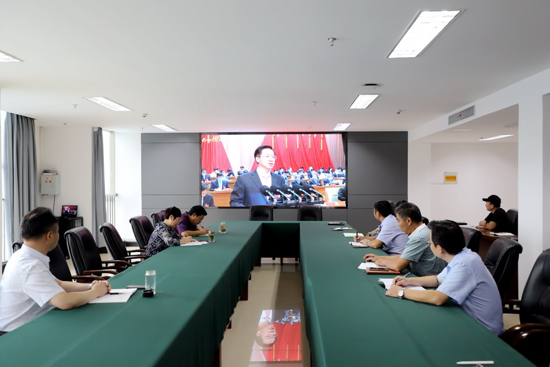 徐州開(kāi)放大學(xué)組織收聽(tīng)收看莊兆林同志在中國(guó)共產(chǎn)黨徐州市第十三次代表大會(huì)上的報(bào)告