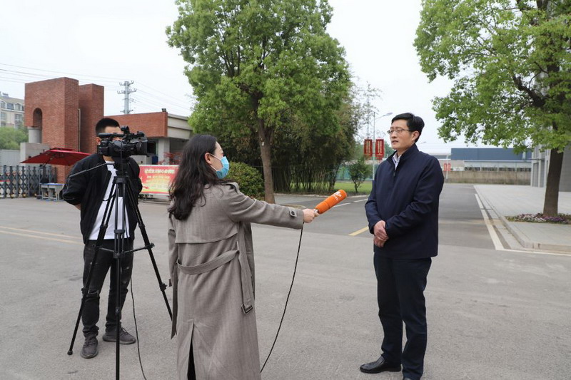 黨委書記、校長石月榮接受徐州電視臺專訪并參加電視臺網(wǎng)絡(luò)直播活動